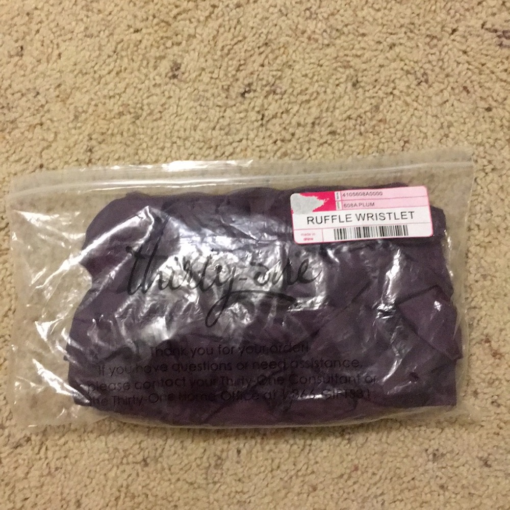 Thirty-one Ruffle Wristlet - Picture 4 of 4